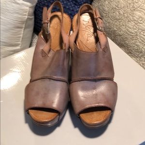 Naya leather wedges